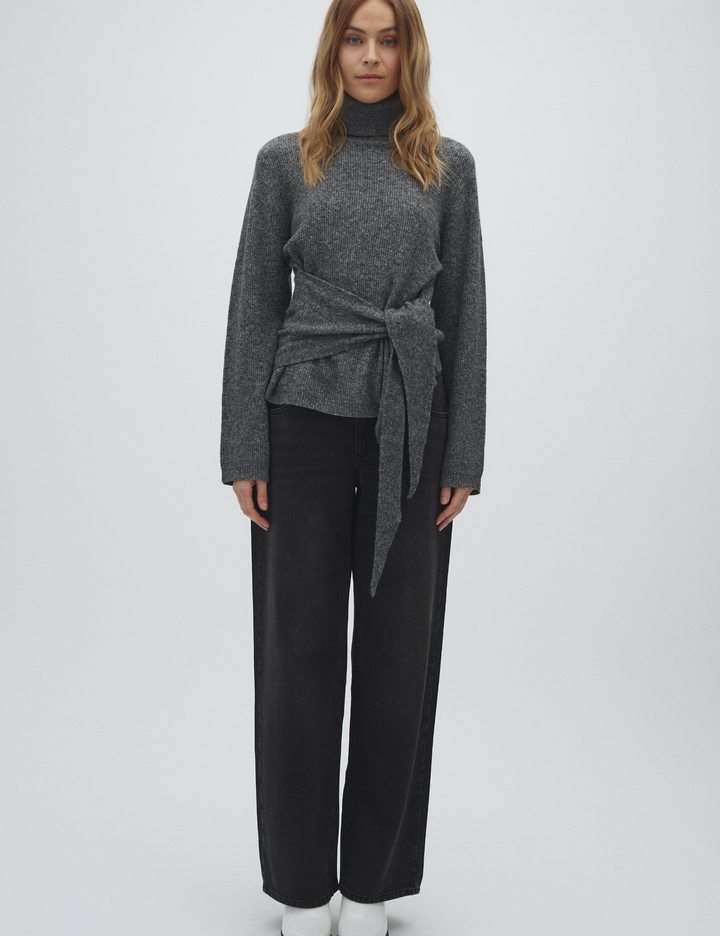 MBYM ROLLKRAGEN PULLOVER
