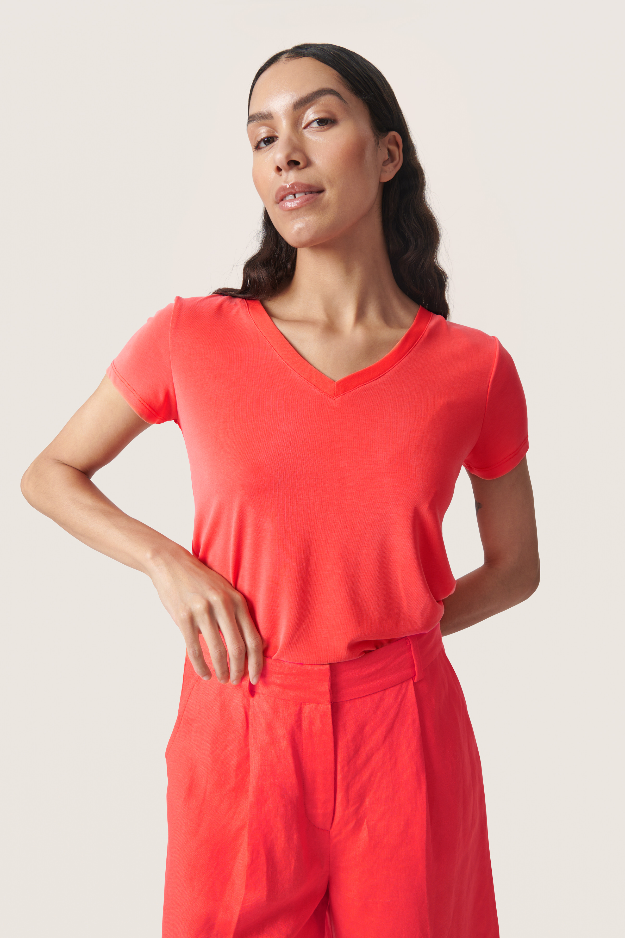 SOAEKD T-SHIRT V-NECK