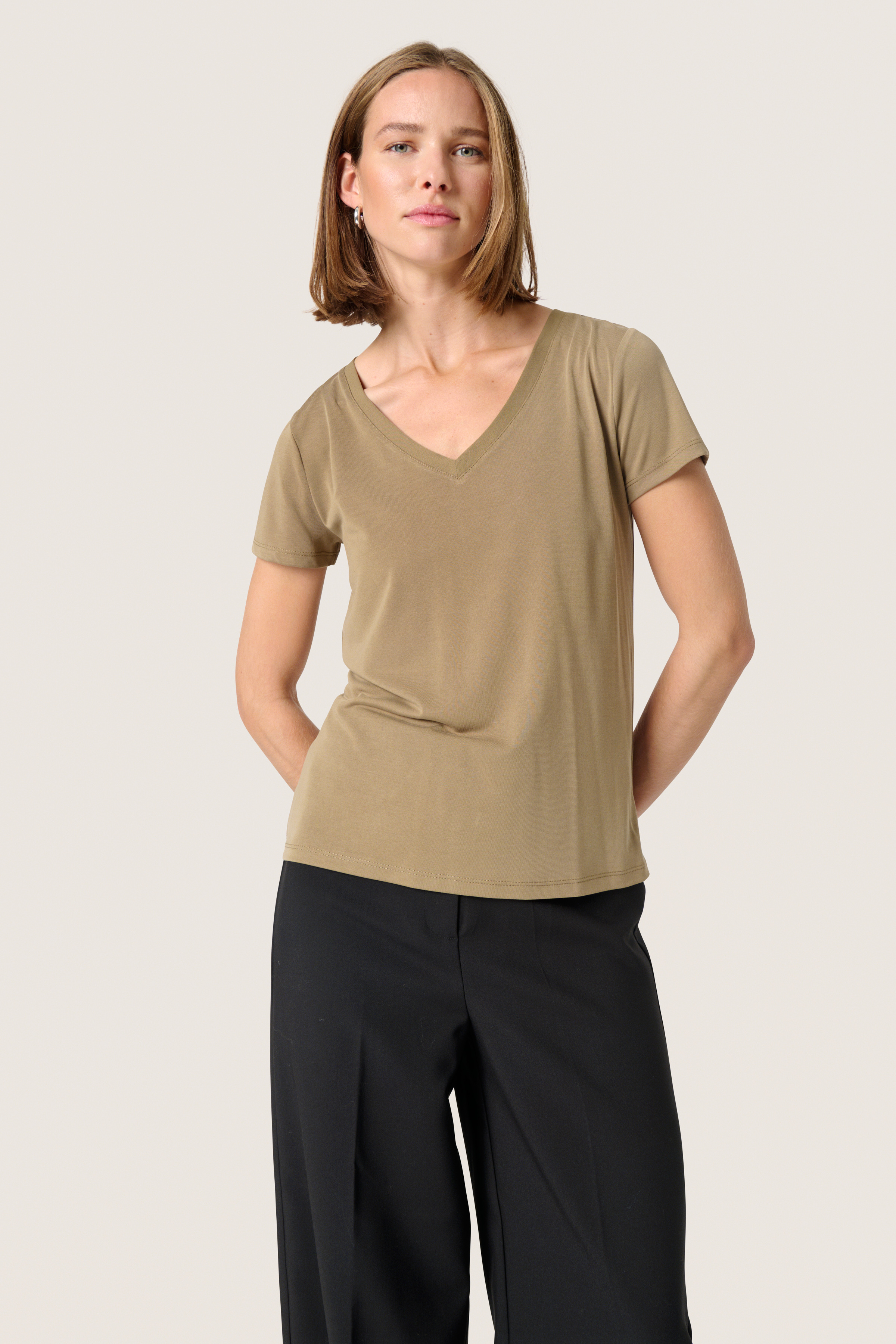 SOAEKD T-SHIRT V-NECK