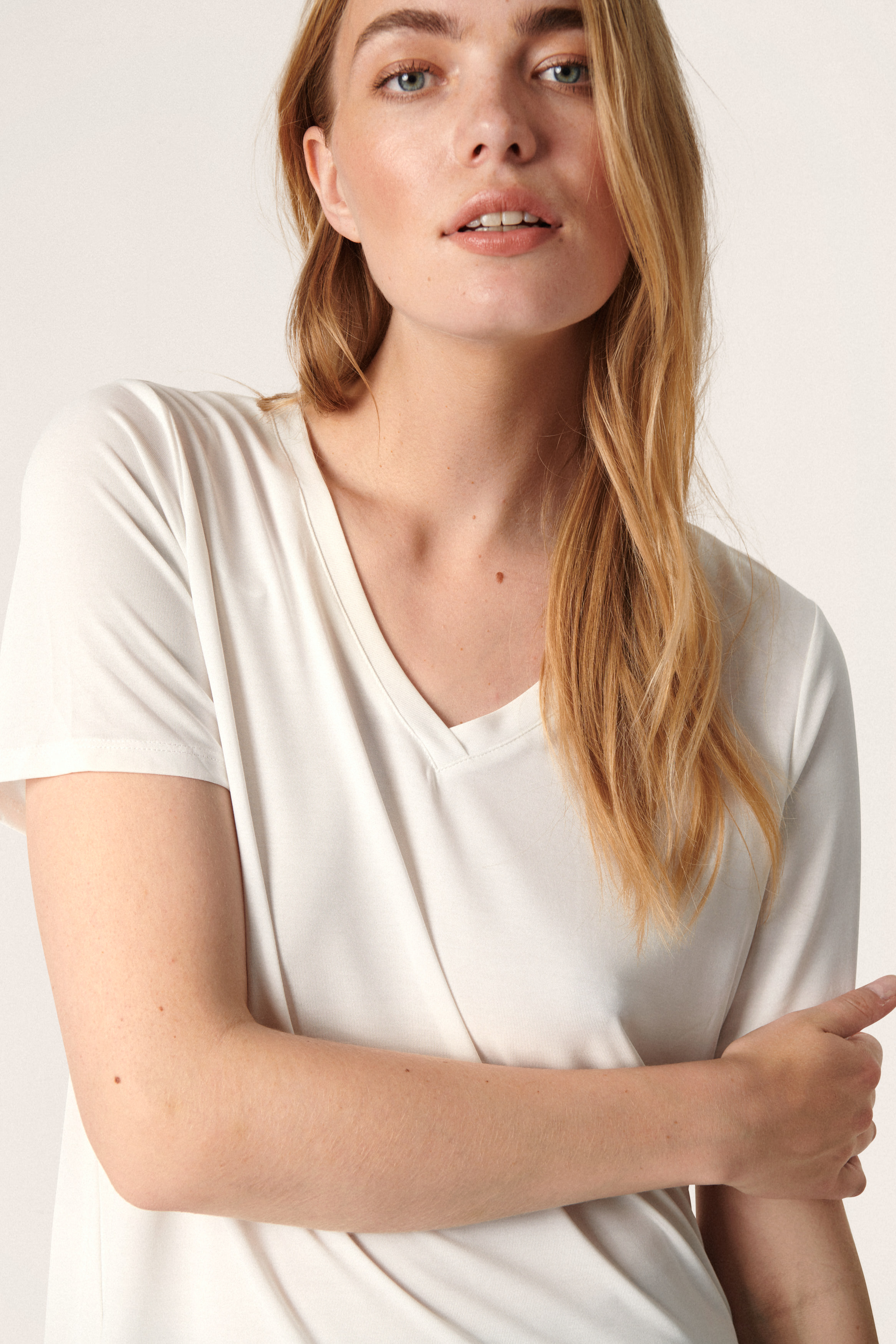 SOAEKD T-SHIRT V-NECK